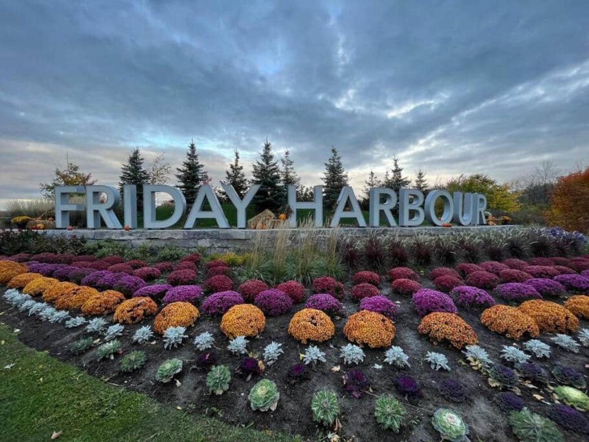 Stunning Stayz At Friday Harbour Beach Marina Resort Lake Simcoe Innisfil Экстерьер фото